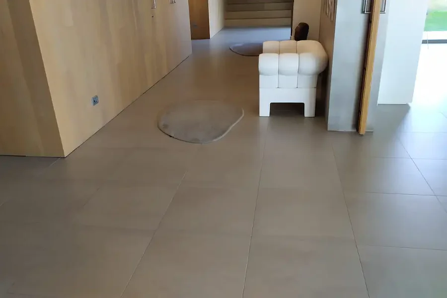 Pavimento cerámico en local comercial